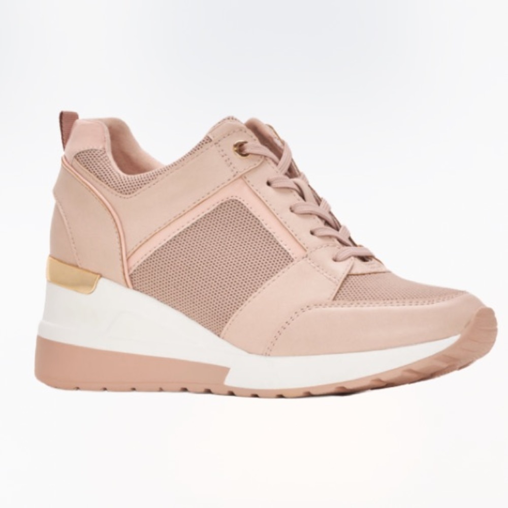 NWOT Women’s Pink Casual Sneakers